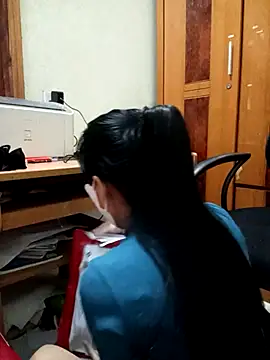 YunLem online show from November 2025 02:17:01 AM