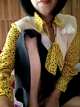 YunLem online show from November 2025 06:14:02 AM