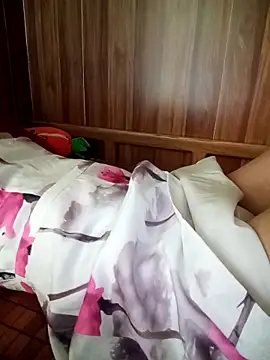 YunLem online show from October 2025 05:17:02 AM