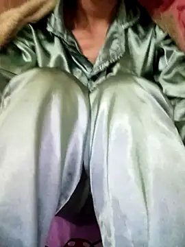 YunLem online show from November 2025 01:11:01 PM