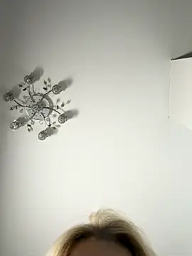 Snapshot of -RIVIERA- chatting on November 2025 10:37:02 AM -RIVIERA- online show from November 2025 10:37:02 AM