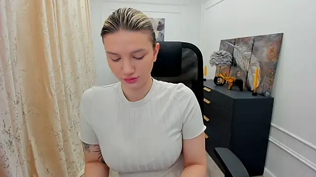 SelenaeMoore online show from May 2026 03:46:01 AM