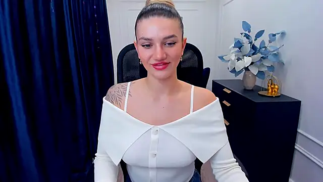 SelenaeMoore online show from November 2025 07:39:01 PM