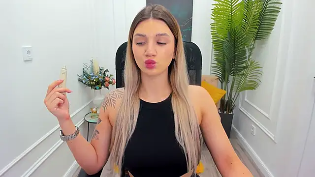 SelenaeMoore online show from November 2025 07:50:02 PM