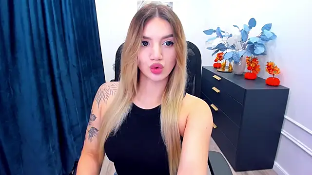 SelenaeMoore online show from October 2025 07:37:02 PM