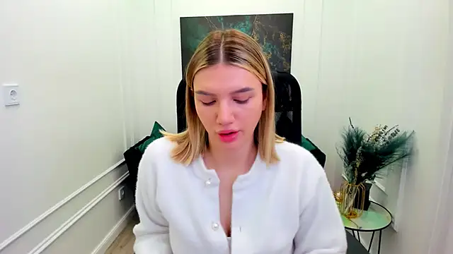 SelenaeMoore online show from June 2026 03:40:01 AM