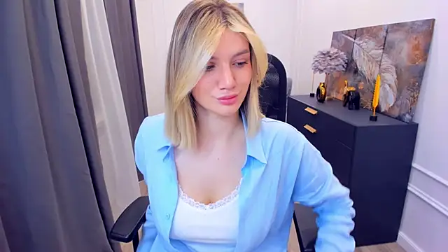 SelenaeMoore online show from May 2026 03:43:01 AM