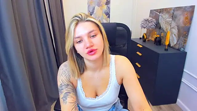 SelenaeMoore online show from May 2026 03:43:02 AM