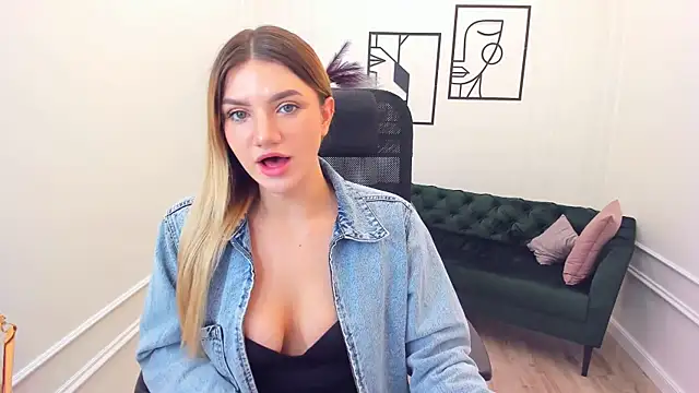 SelenaeMoore online show from October 2025 08:10:02 PM