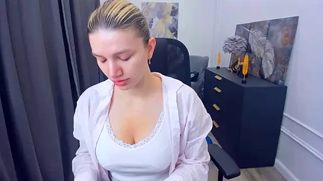 SelenaeMoore online show from May 2026 03:38:01 AM