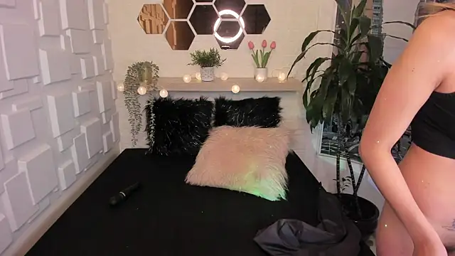 Esteff  o2 online show from February 2025 07:52:02 PM