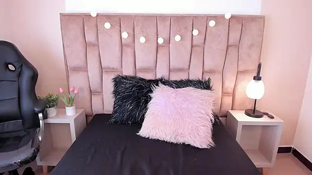 Esteff  o2 online show from March 2025 07:42:02 PM