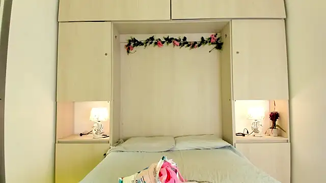 KendallRosse1 online show from April 2026 11:57:01 AM