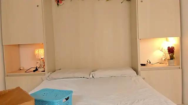 KendallRosse1 online show from March 2026 12:05:01 PM