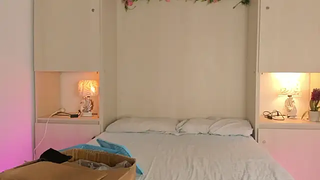 KendallRosse1 online show from April 2026 12:12:02 PM