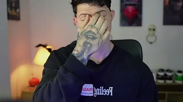 Snapshot of Hazzan_Velez chatting on November 2025 01:10:02 AM Hazzan Velez online show from November 2025 01:10:02 AM