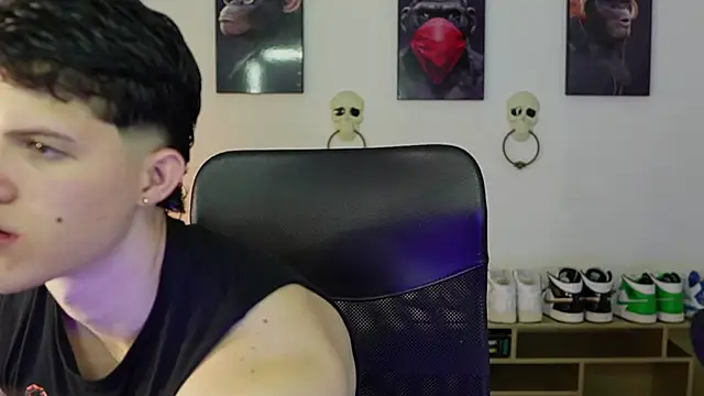 Snapshot of Hazzan_Velez chatting on November 2025 11:41:01 PM Hazzan Velez online show from November 2025 11:41:01 PM