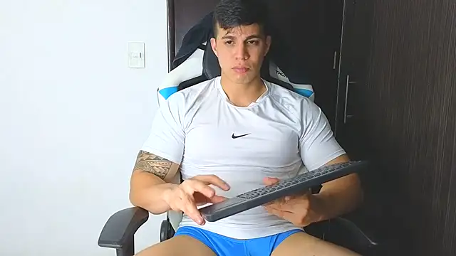 Snapshot of Ethanstill1 chatting on December 2024 03:49:01 AM Ethanstill1 online show from December 2024 03:49:01 AM