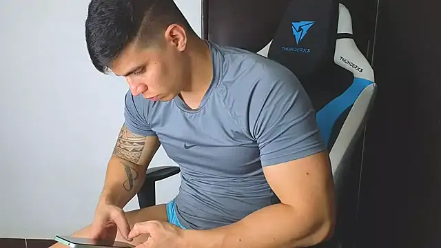 Snapshot of Ethanstill1 chatting on December 2024 05:37:02 PM Ethanstill1 online show from December 2024 05:37:02 PM