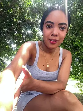 NAUGHTY LITTLE 18 online show from April 2026 04:32:01 PM