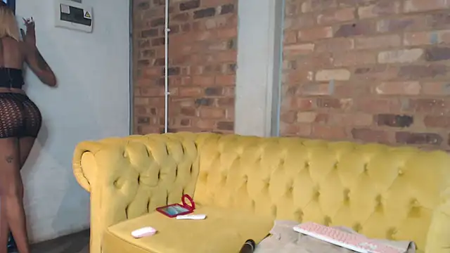 Snapshot of Kylie_Hairy_Bbc chatting on September 2025 02:53:02 PM Kylie Hairy Bbc online show from September 2025 02:53:02 PM