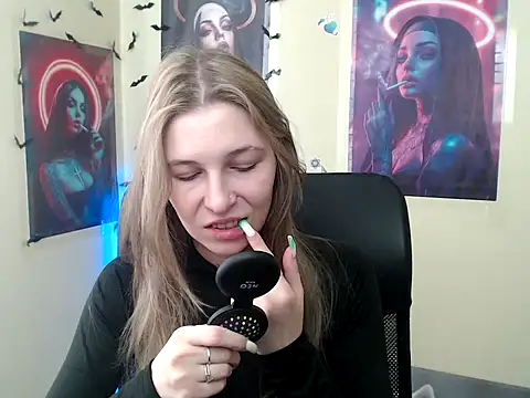 StrangerGi online show from April 2026 06:09:02 AM