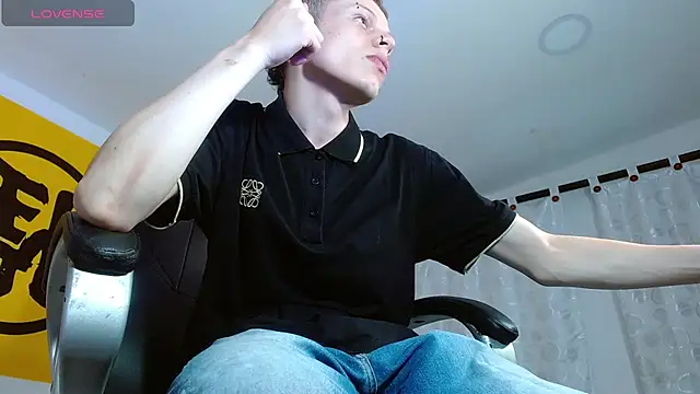 Snapshot of Matthew_Boy_ chatting on February 2025 04:28:02 AM Matthew Boy online show from February 2025 04:28:02 AM