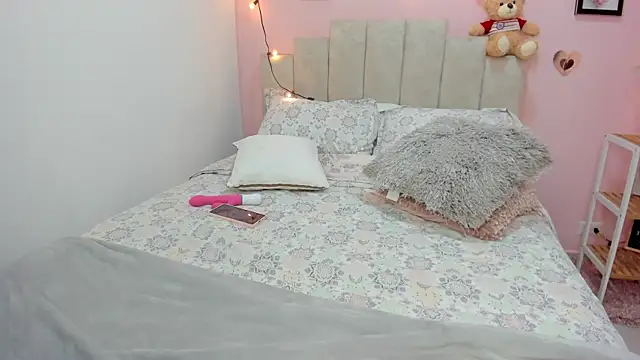 emilyharrix online show from November 2025 11:27:01 PM