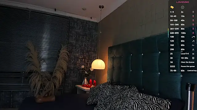 MelanieRioss online show from November 2025 01:04:02 PM