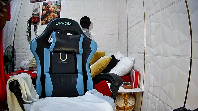 Snapshot of Mendoza_Amaranata chatting on October 2025 03:34:02 PM Mendoza Amaranata online show from October 2025 03:34:02 PM