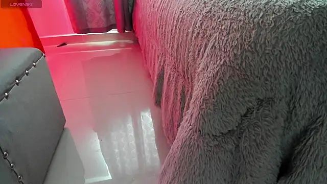 Nina Fuentes online show from July 2026 04:59:01 PM