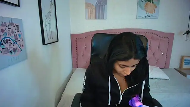 shaneelle online show from December 2025 03:09:01 AM