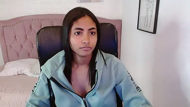 shaneelle online show from November 2025 03:32:02 AM