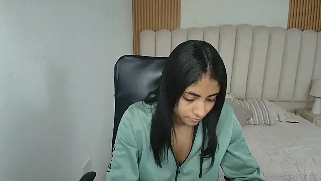 shaneelle online show from April 2026 03:11:02 AM