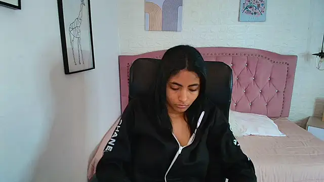 shaneelle online show from November 2025 03:06:01 AM