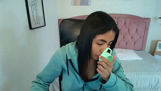 shaneelle online show from December 2025 03:11:01 AM