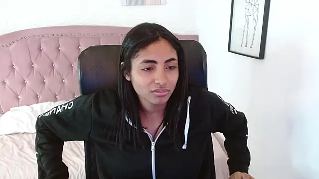 shaneelle online show from November 2025 03:15:01 PM