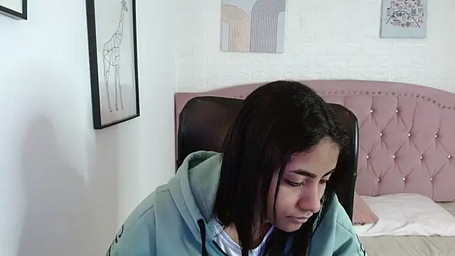 shaneelle online show from October 2025 03:03:01 AM