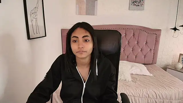 shaneelle online show from November 2025 03:11:01 PM