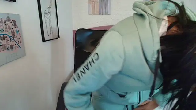 shaneelle online show from December 2025 03:10:02 AM