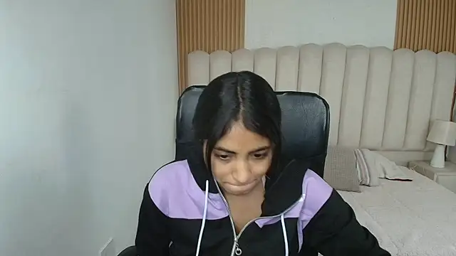 shaneelle online show from April 2026 03:12:01 AM