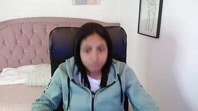 shaneelle online show from November 2025 03:22:01 AM