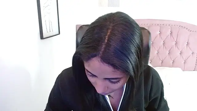 shaneelle online show from November 2025 03:10:01 AM