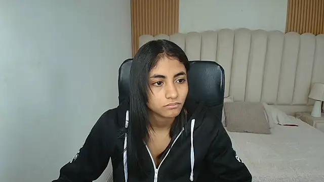 shaneelle online show from April 2026 03:10:02 AM