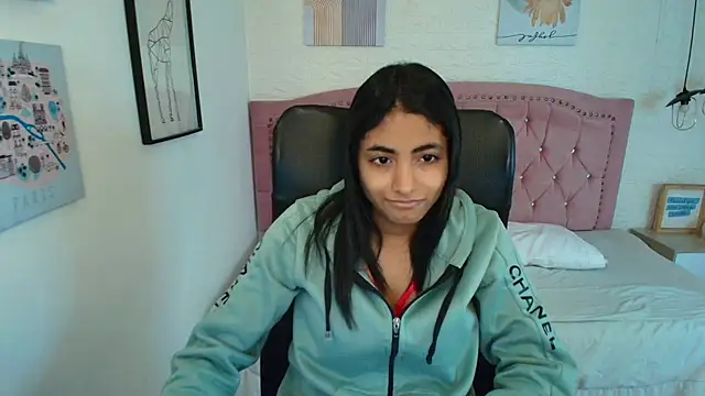 shaneelle online show from December 2025 03:08:01 AM