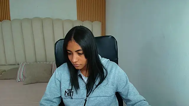 shaneelle online show from February 2026 03:03:02 AM