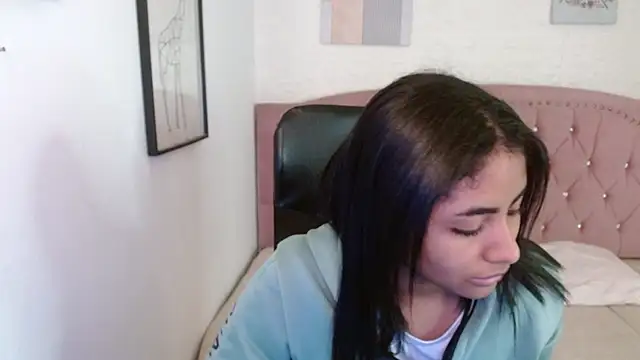 shaneelle online show from October 2025 03:05:01 AM