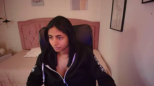 shaneelle online show from November 2025 03:10:01 AM