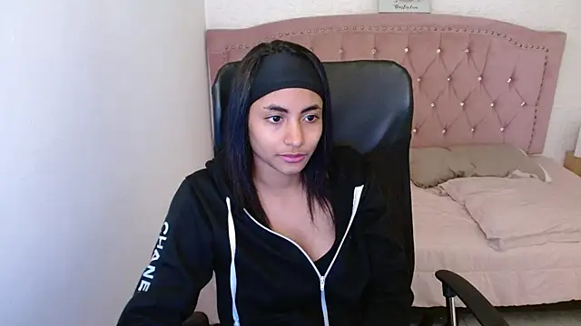 shaneelle online show from March 2025 03:02:02 AM