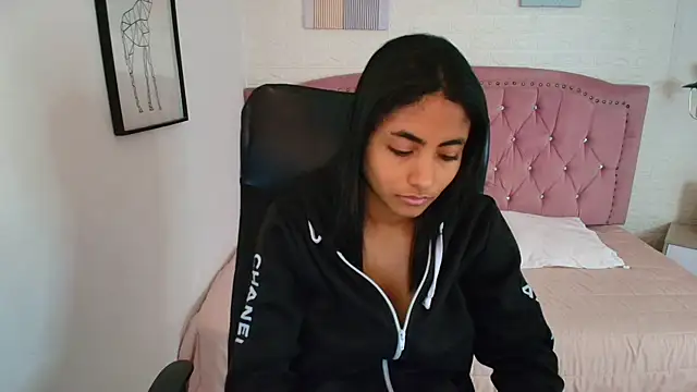 shaneelle online show from December 2025 03:07:01 AM